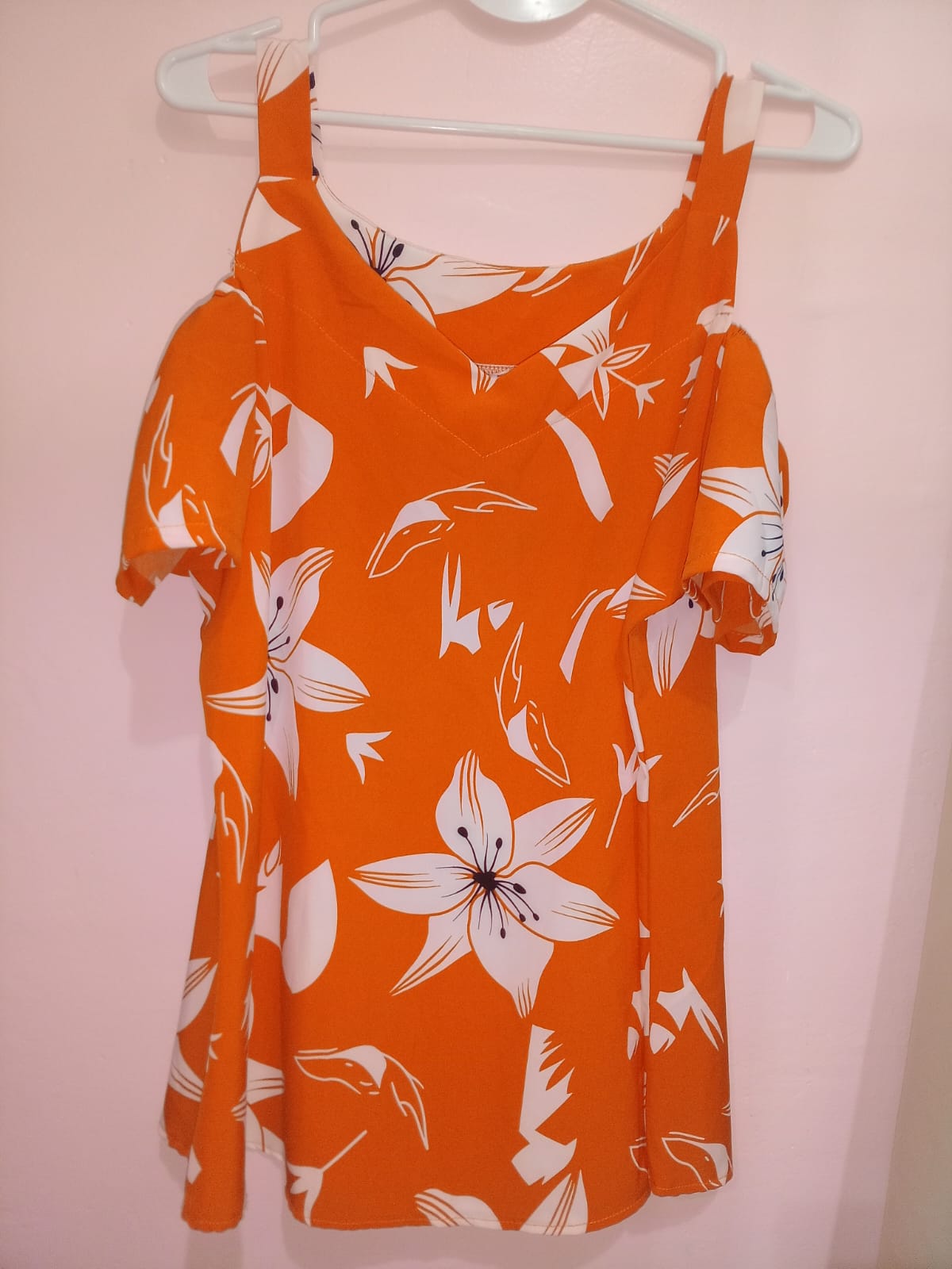 WhatsApp Image 2025-12-10 at 10.30.18 PM (3) Blusa Naranja Floreada - Image 2